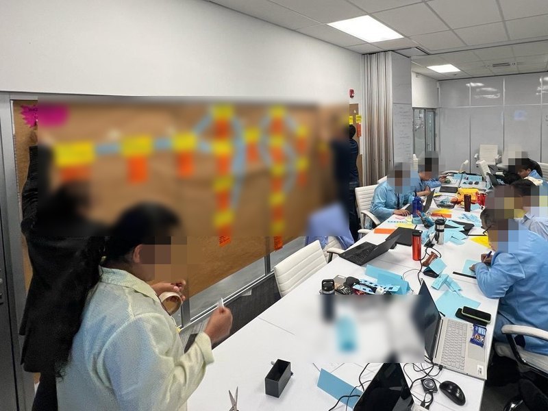 Equipo trabajando durante una semana Kaizen