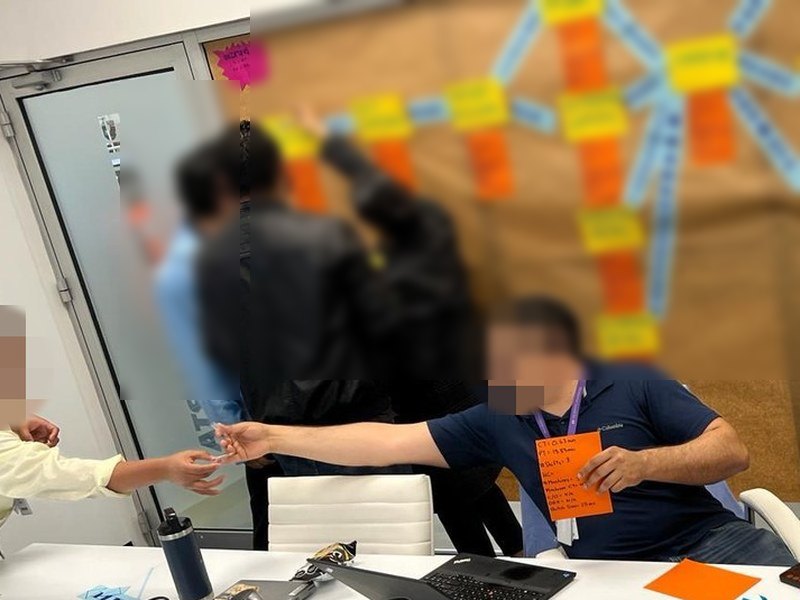 Equipo de Kaizen analizando los datos del proceso